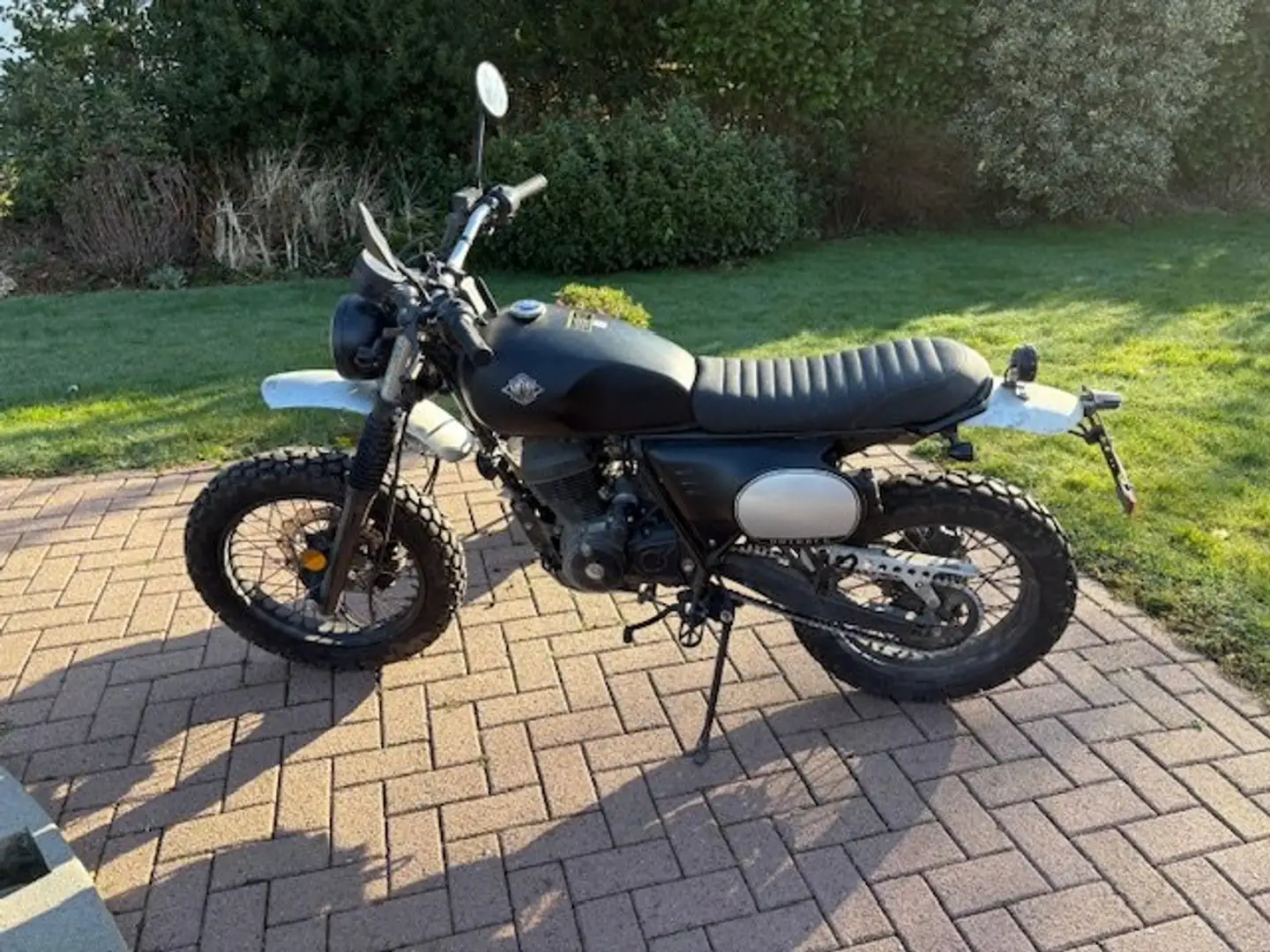 Archive Motorcycle Scrambler 125 Noir - 1