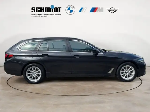 BMW 5 Series view 6