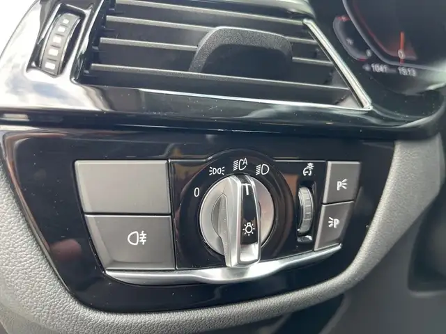 BMW 5 Series view 10