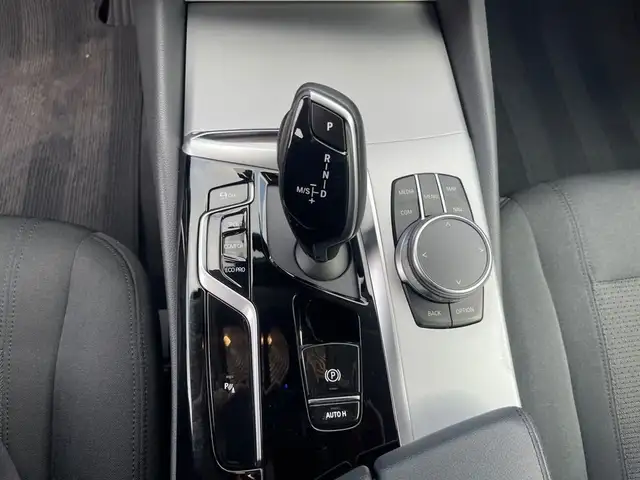 BMW 5 Series view 14