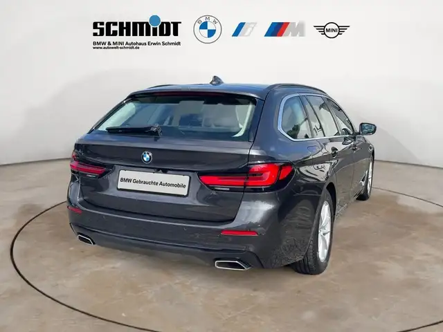 BMW 5 Series view 5