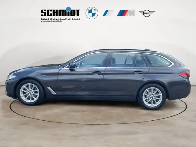 BMW 5 Series view 3