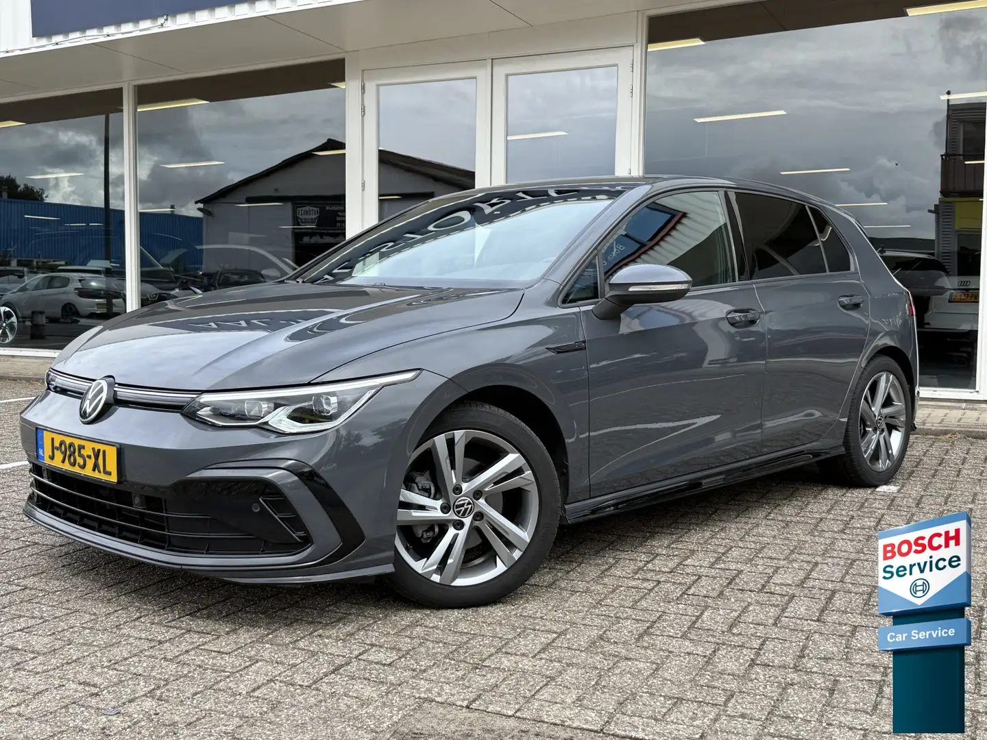 Volkswagen Golf 1.5 eTSI 150pk R-Line | LED | Adapt. Cruise | Appl Grijs - 1