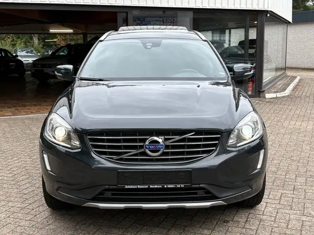 Volvo XC60 view 3