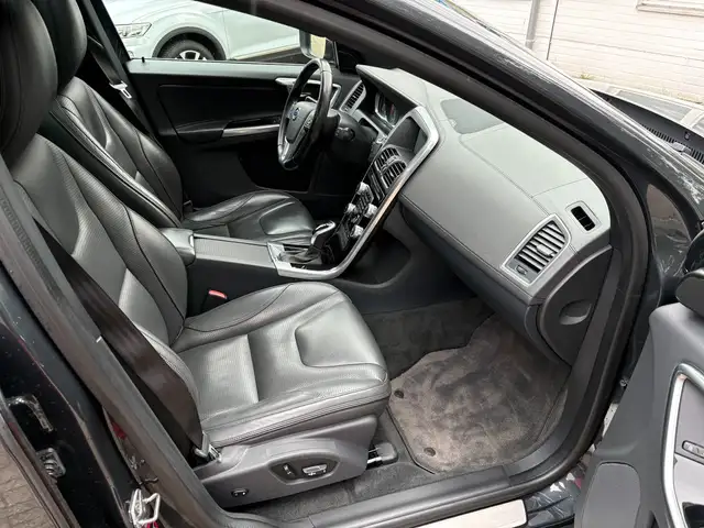 Volvo XC60 view 10