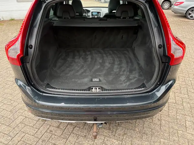 Volvo XC60 view 14