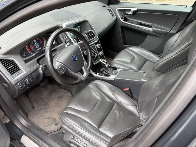 Volvo XC60 view 11