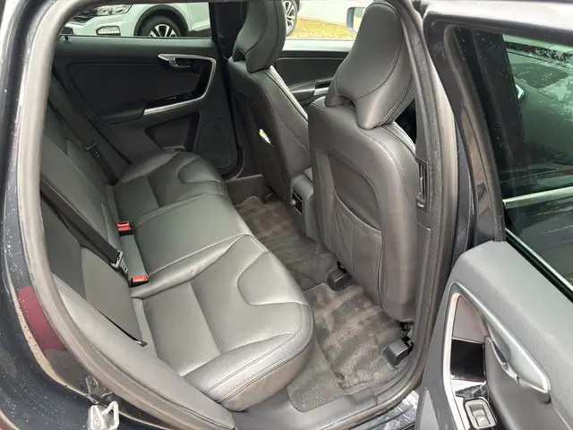 Volvo XC60 view 12