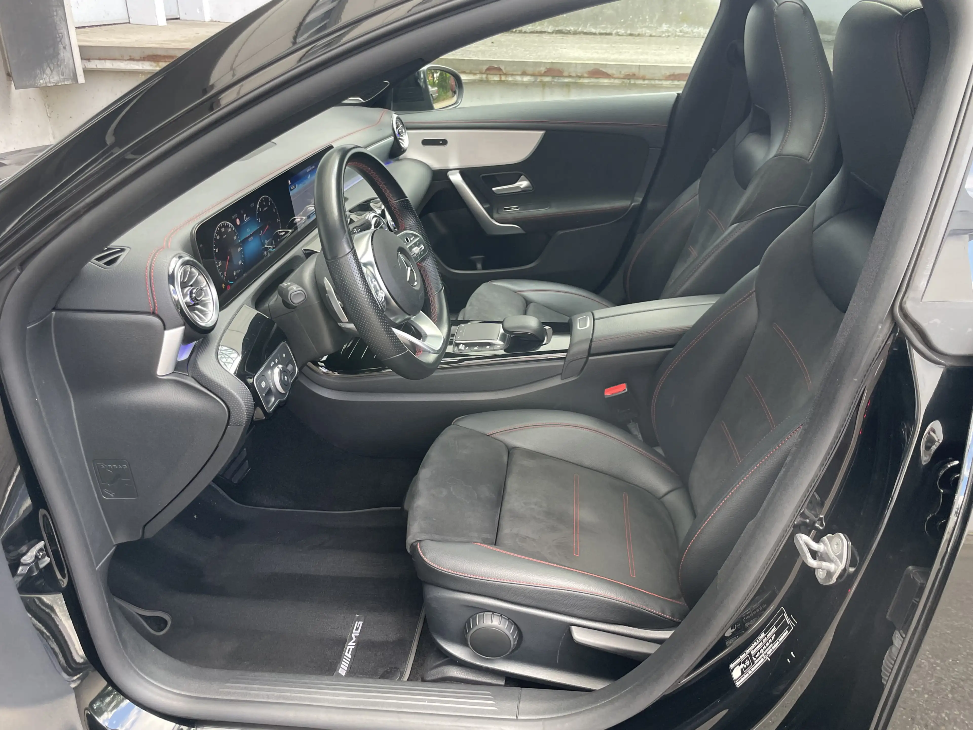 Mercedes-Benz CLA 200 Coupe AMG Night LED MBUX Pano Ambiente — photo 12