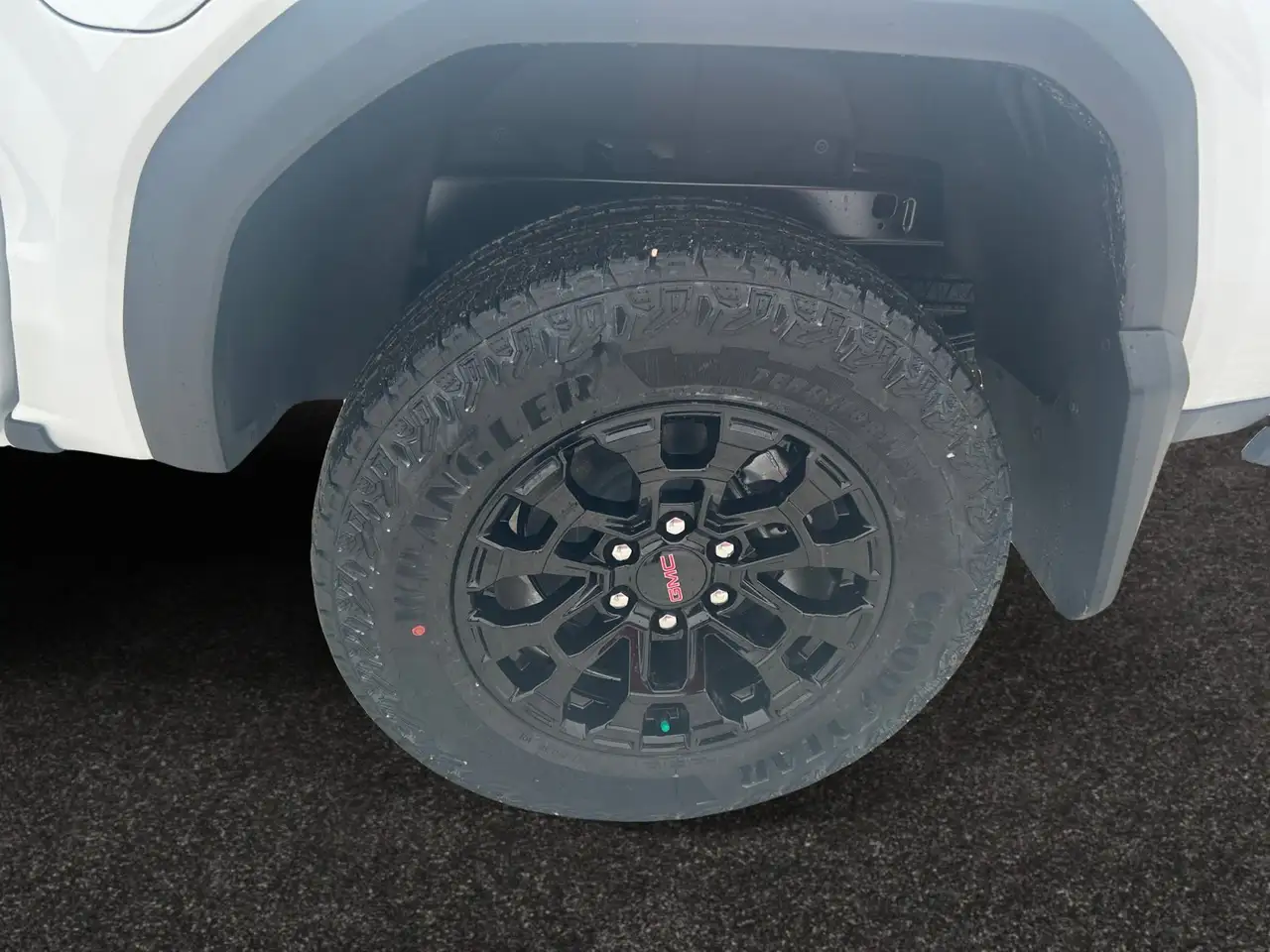 GMC Canyon снимка GMC Canyon
