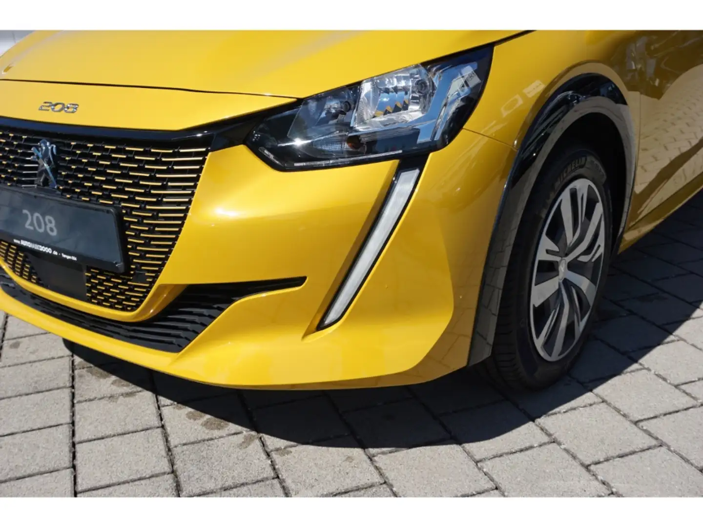 Peugeot 208 Active Elektro 136 Navi SHZ DAB eFH Gelb - 2