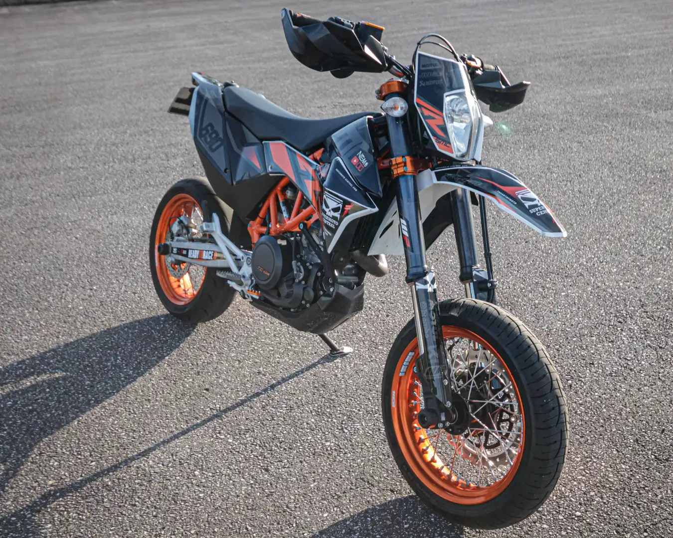 KTM 690 SMC Fekete - 1