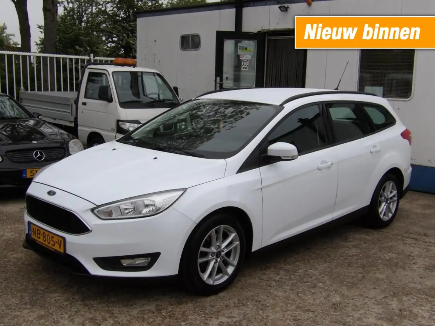 Ford Focus Wagon 1.5 TDCI Trend Lease Edition Airco Navi Euro Wit - 1