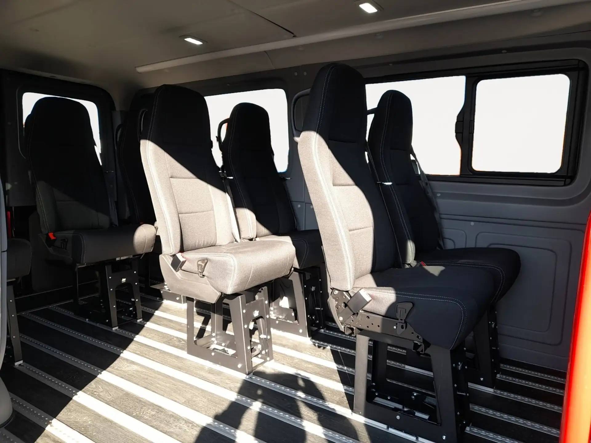 폭스바겐 Volkswagen Crafter 35 4MOTION Umbau RFK LED SHZ NAVI AHK 2026 검정 사진 8