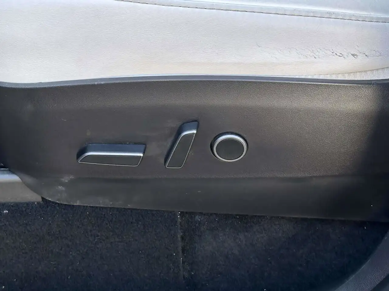 Tesla Model Y снимка Tesla Model Y