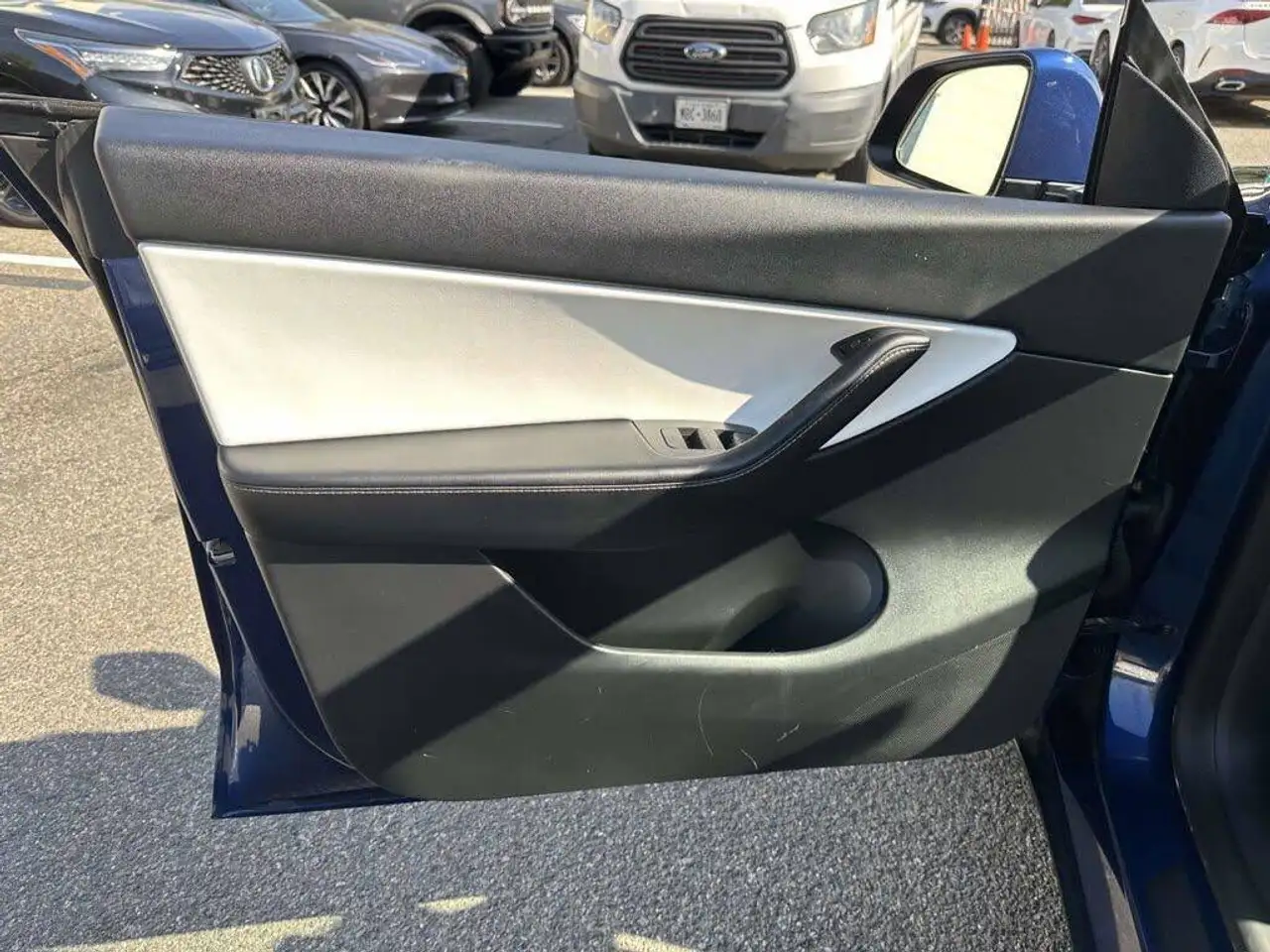 Tesla Model Y снимка Tesla Model Y