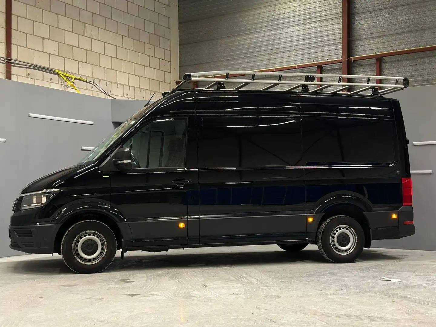 Volkswagen Crafter Crafter+35+2.0+TDI+L3H2 Zwart - 2