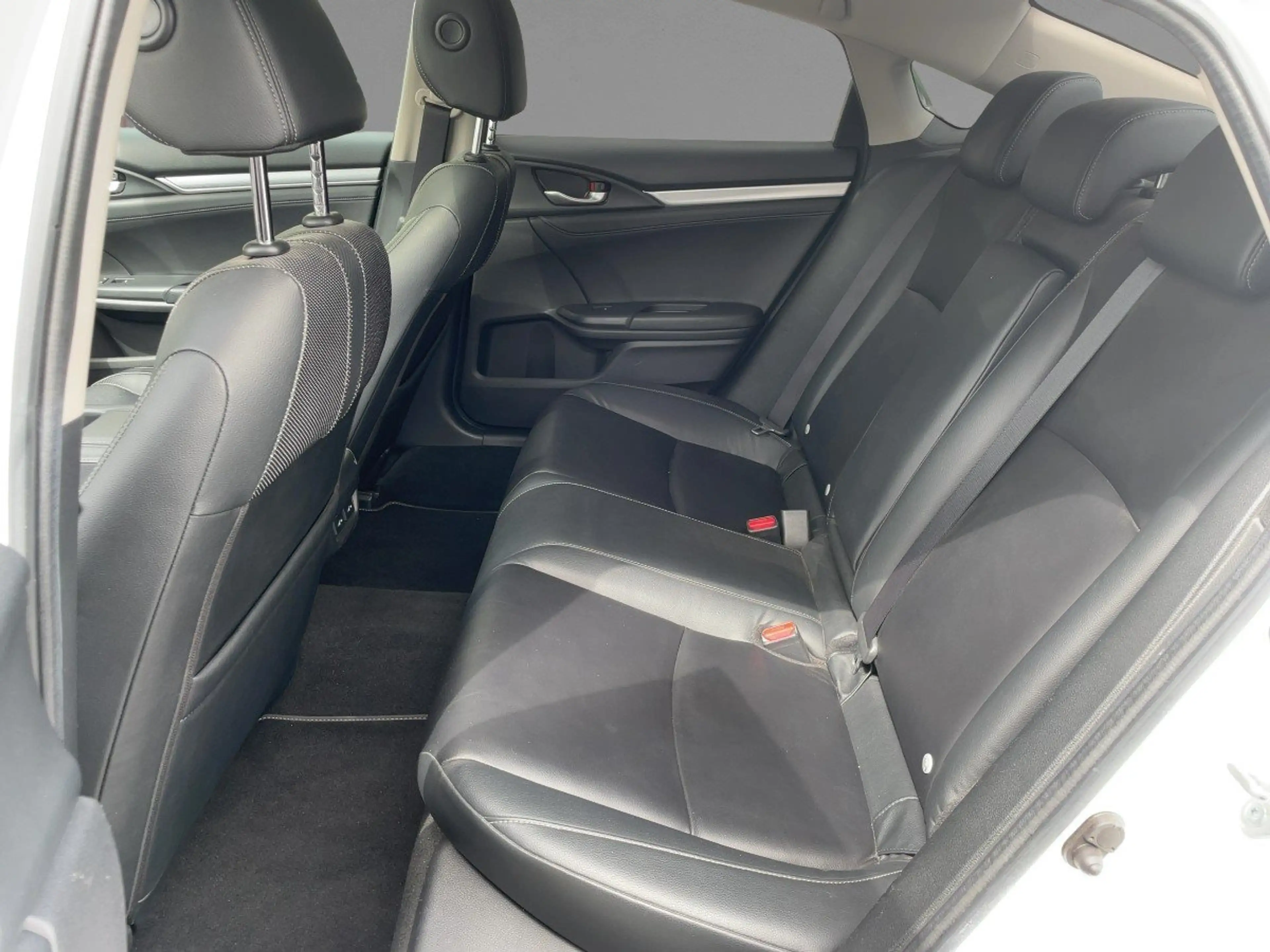Honda Civic 4-trg. 1.6 i-DTEC Executive ACC+LED+Navi — photo 9