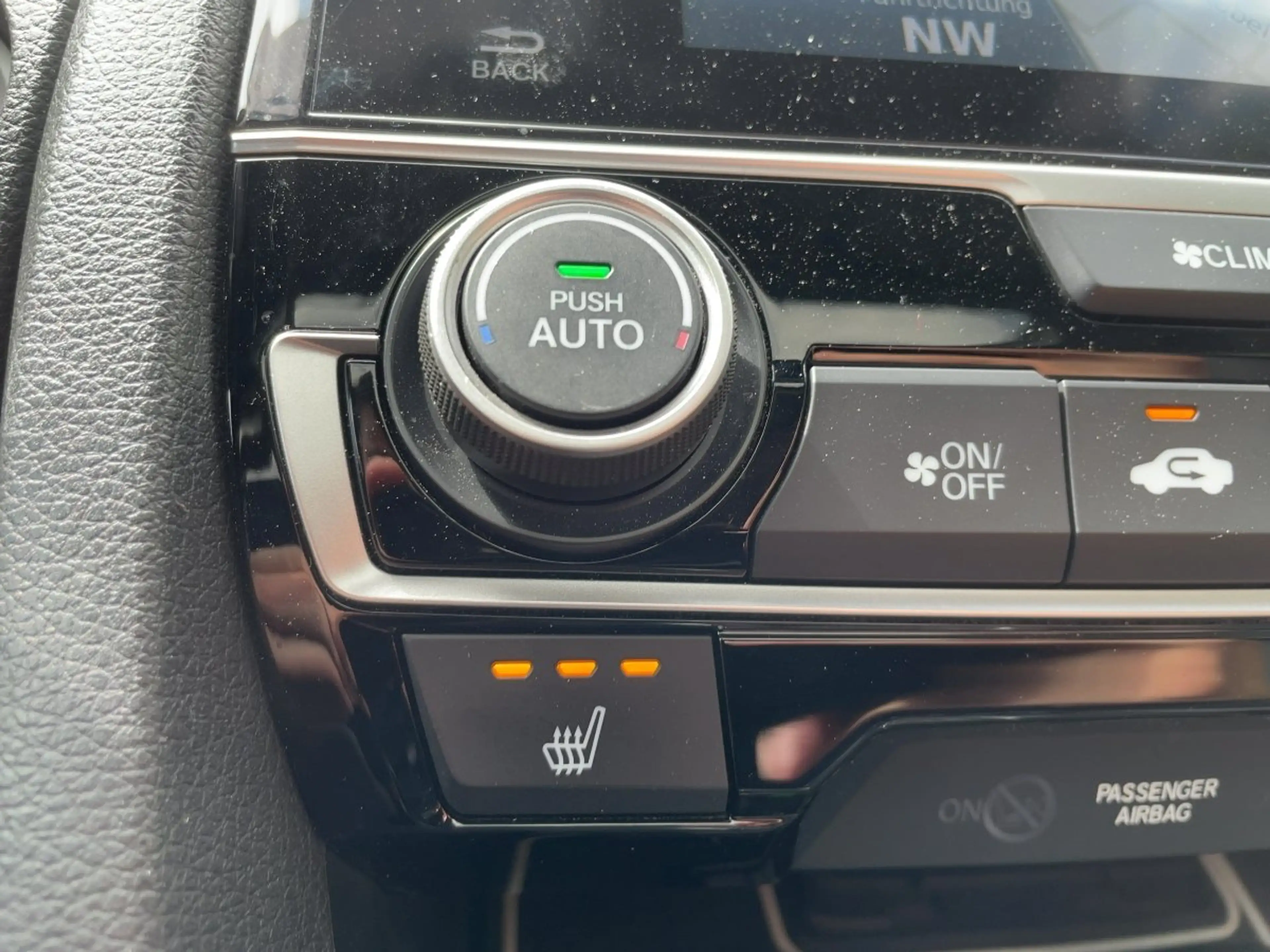 Honda Civic 4-trg. 1.6 i-DTEC Executive ACC+LED+Navi — photo 14