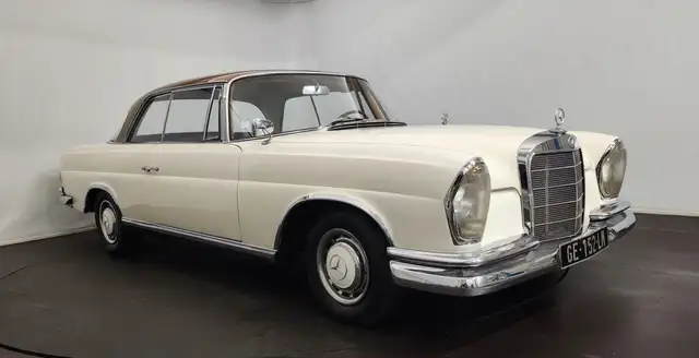 Mercedes-Benz 220 SE coupé
