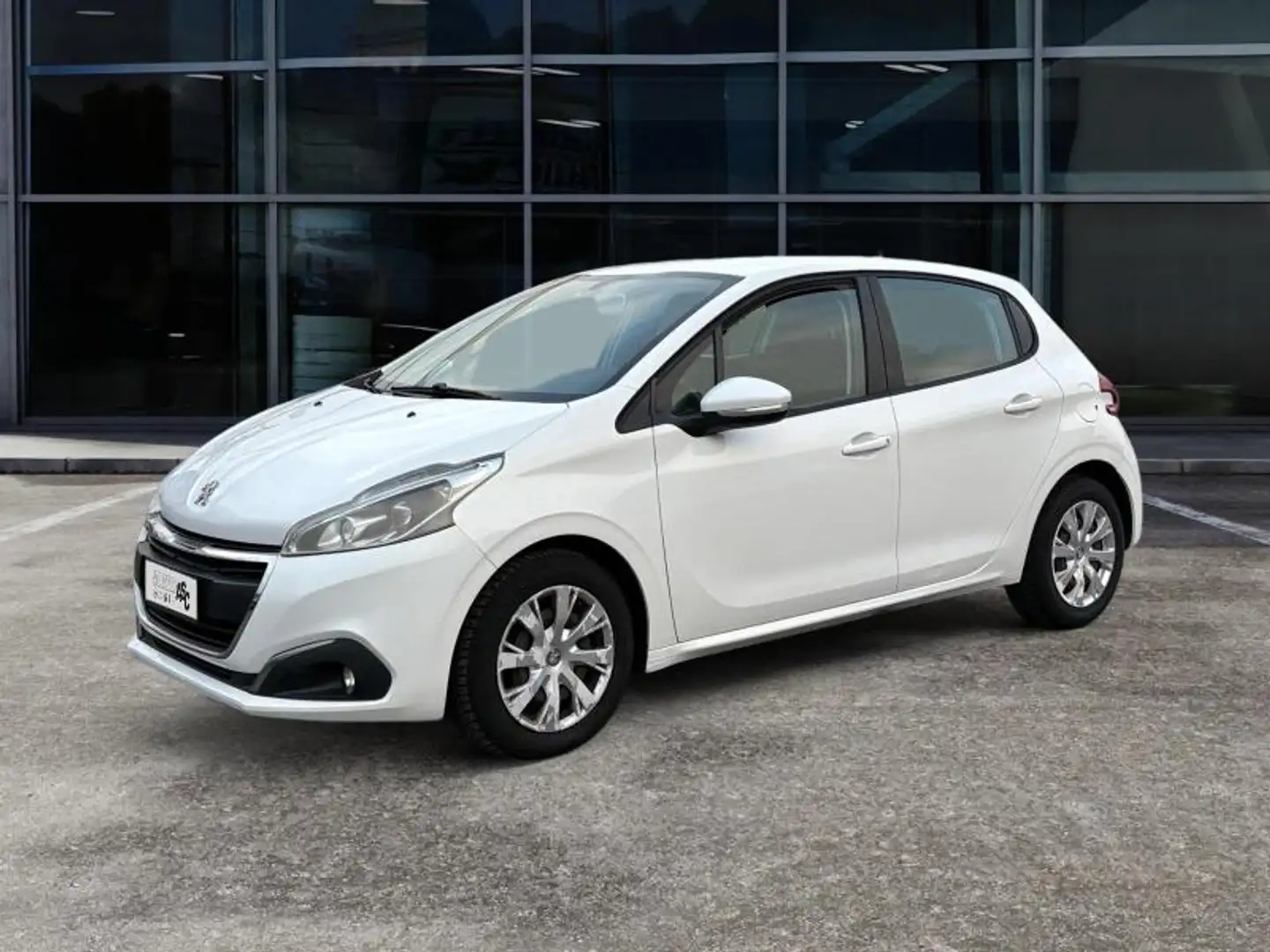 Peugeot 208 1.6 DIESEL 75 CV ADATTA NEOPATENTATI Blanc - 1