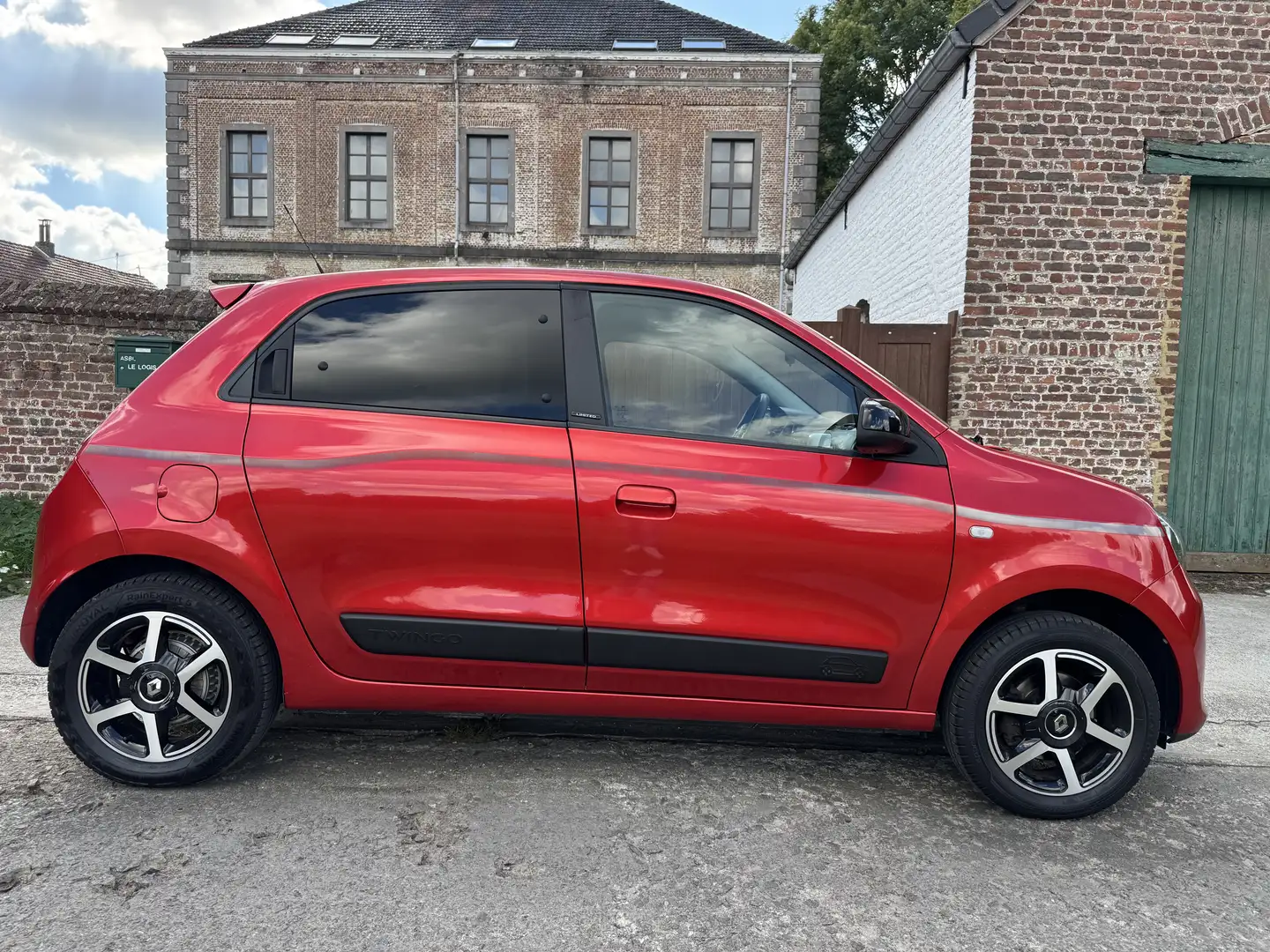 Renault Twingo 0.9 TCe Limited *AIRCO*CRUISE*PDC*GARANTIE Rood - 2