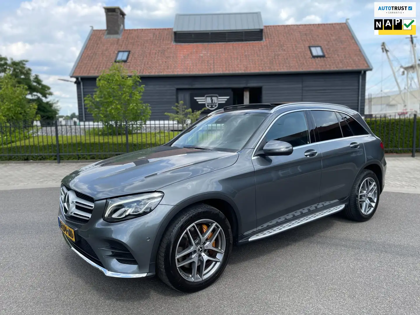 Mercedes-Benz GLC 250 4MATIC AMG PANORAMADAK NAVI LED-XENON AF-TREKHAAK Grijs - 1