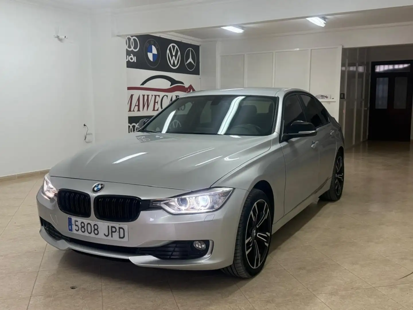 BMW 320 320dA xDrive Gris - 1