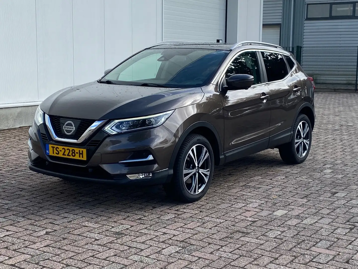 Nissan Qashqai 1.2 N-Connecta Marrón - 1