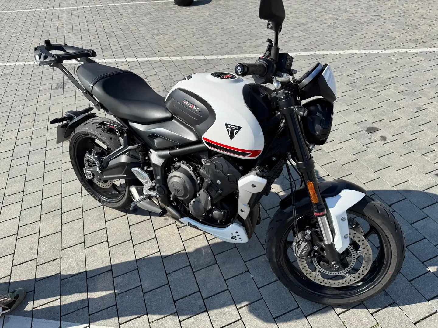 Triumph Trident 660 Alb - 1