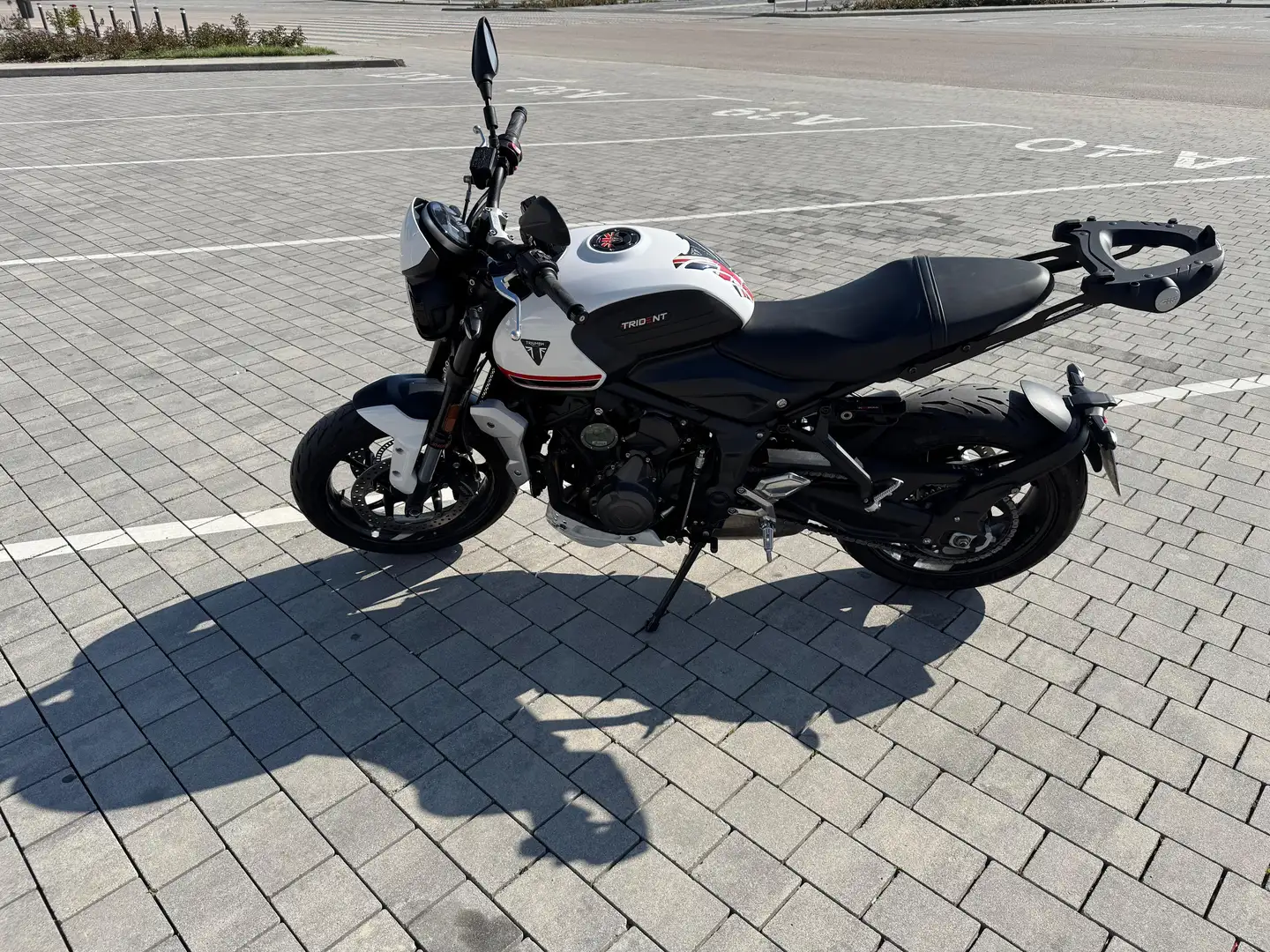 Triumph Trident 660 Alb - 2
