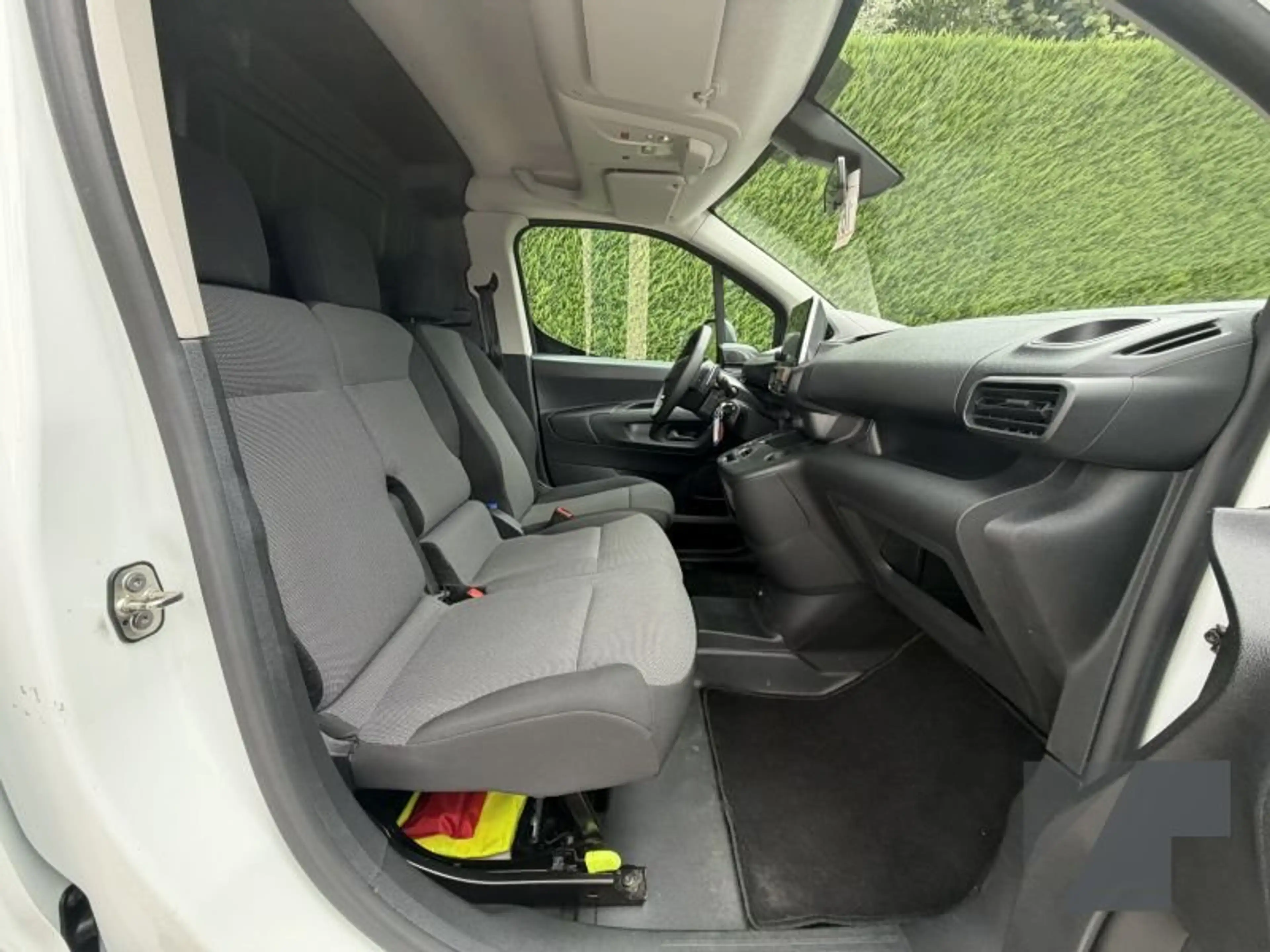 Peugeot Partner Premium L1 — photo 11