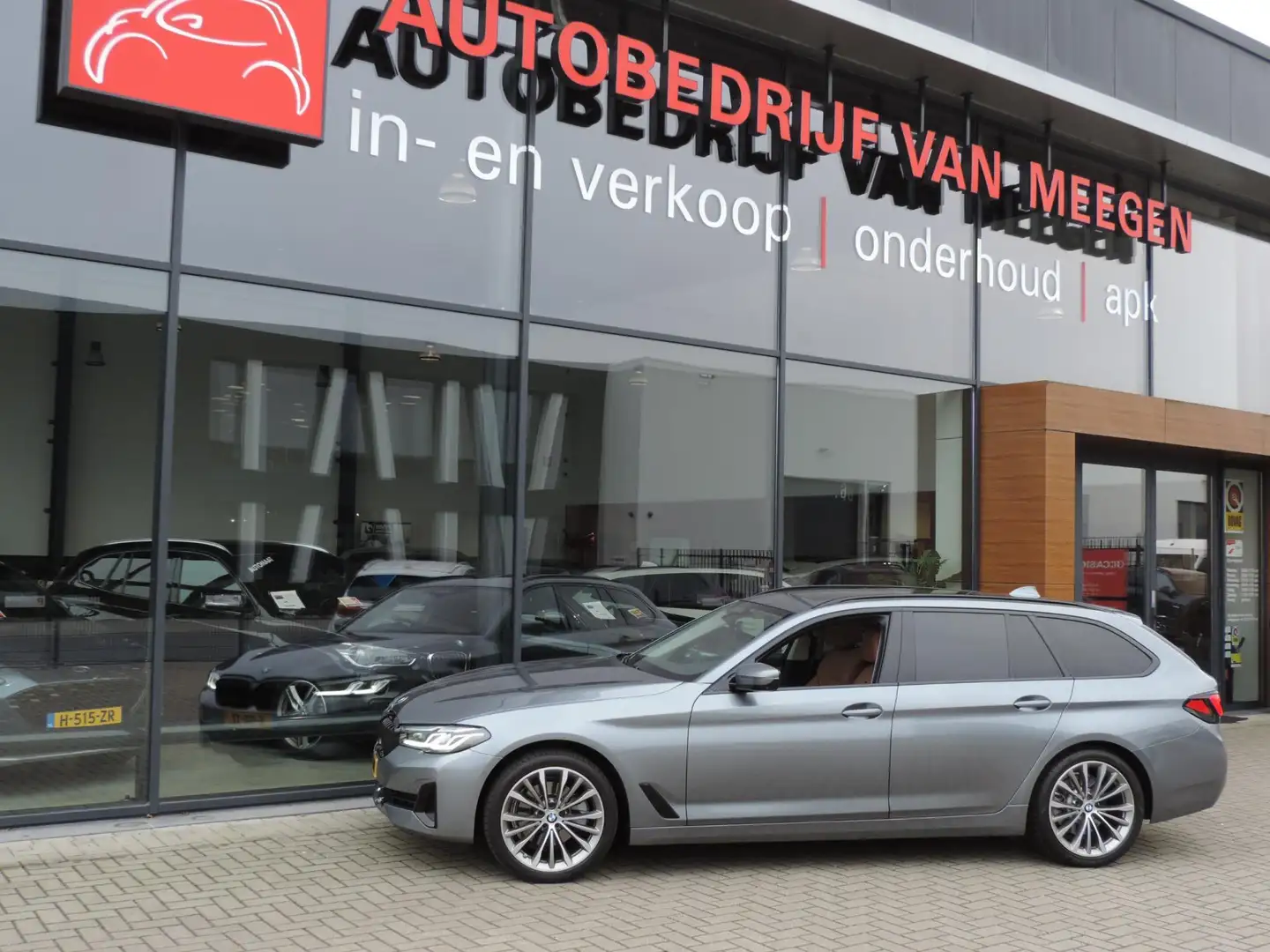 BMW 520 5-serie Touring 520i High Executive Edition | Harm Grigio - 2