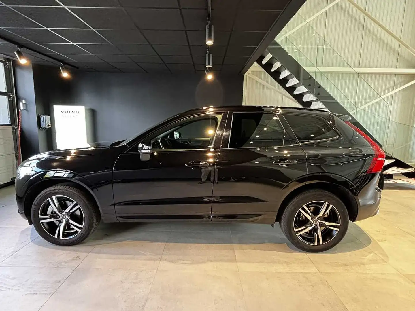 Volvo XC60 R-Design, B4 mild hybrid Nero - 2