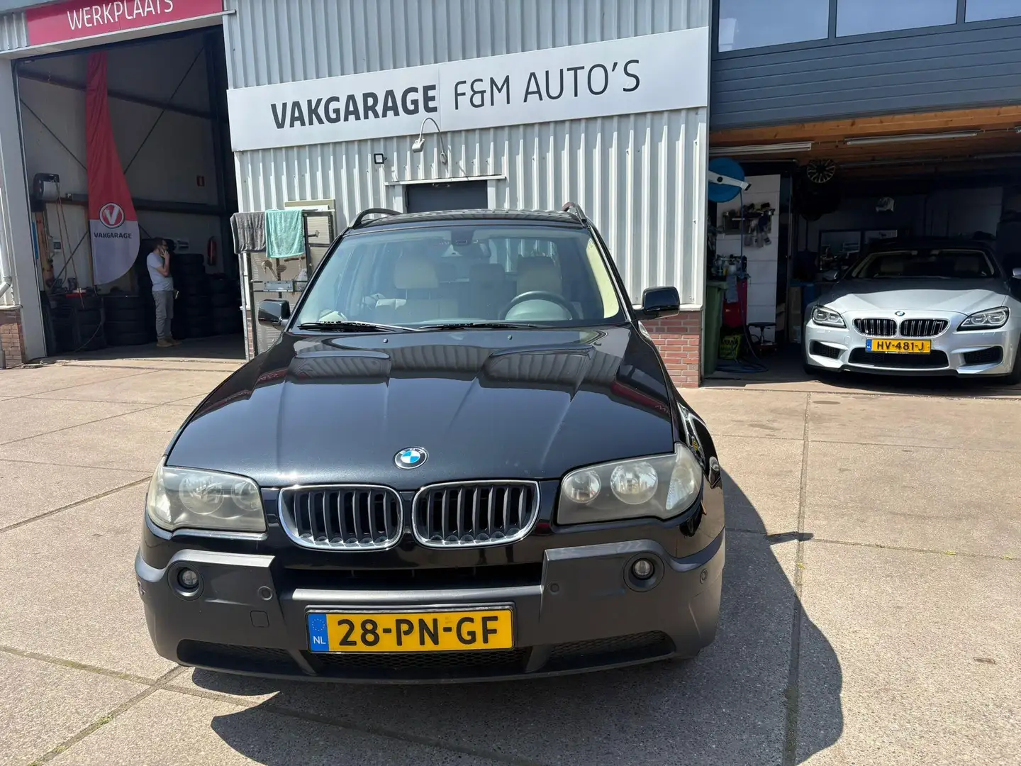 BMW X3 2.5i Executive Zwart - 2