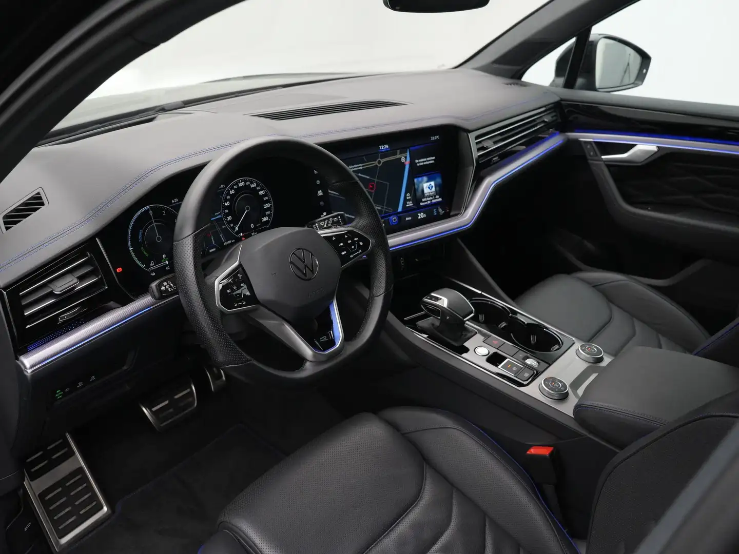 Volkswagen Touareg R 3.0 TSi 462 pk tiptronic eHybrid 4MOTION | Panor Zwart - 2