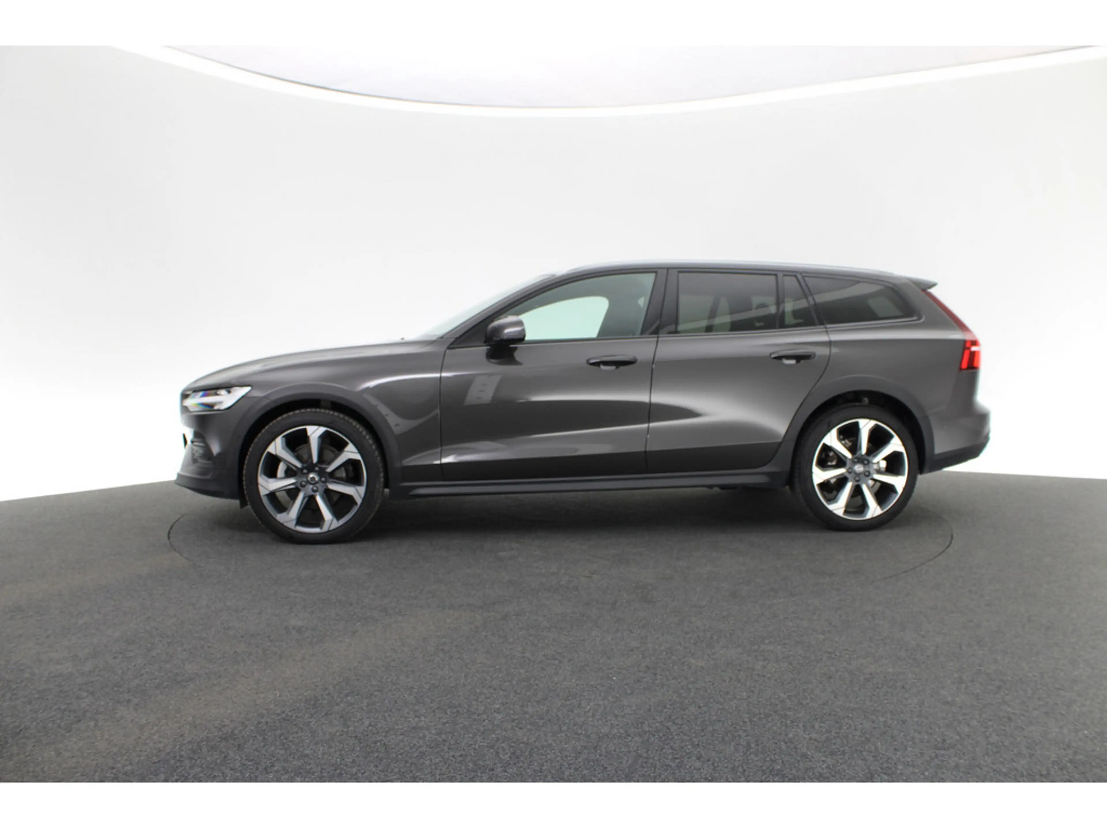 Volvo V60 Cross Country 2.0 Plus AWD aus 1.Hand LED — photo 2