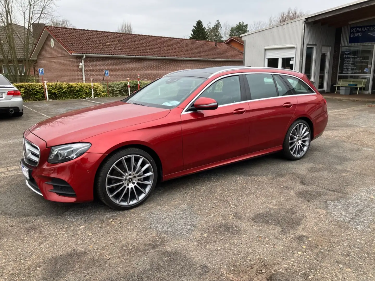 Mercedes-Benz E 300 dT AMG Line/Airmatik/Panorama/AHK/20 Zoll Red - 1