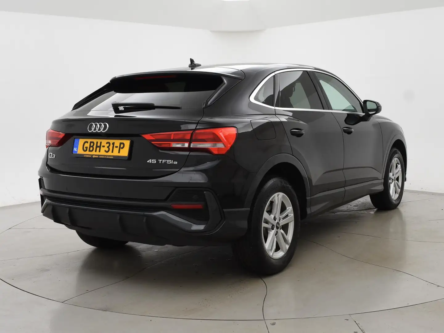 Audi Q3 Sportback 45 TFSIe 245 PK PLUG-IN HYBRID *BTW* + W Zwart - 2