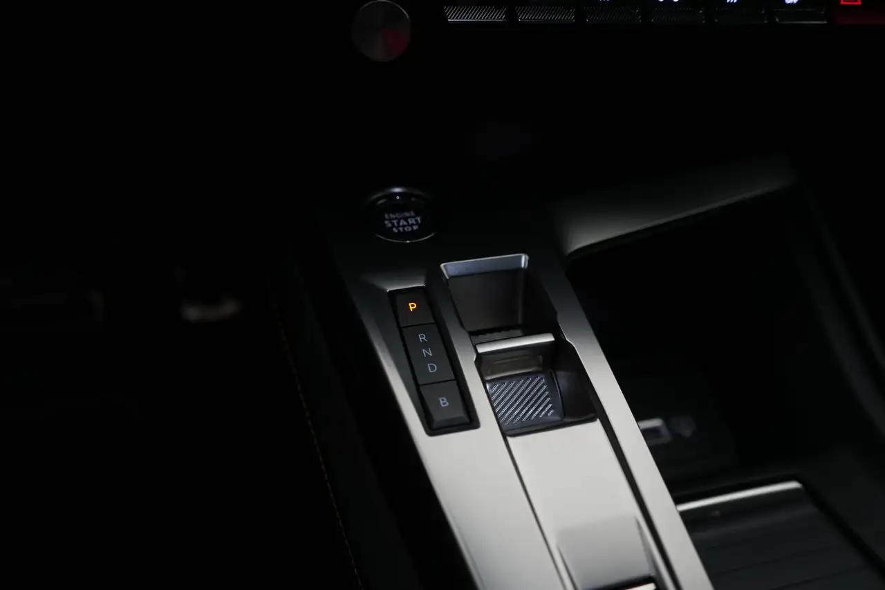 Peugeot 308 1.6 PHEV EAT8 GT Pack LEDER/ALCANTARA LED GPS PDC, миниатюра 16