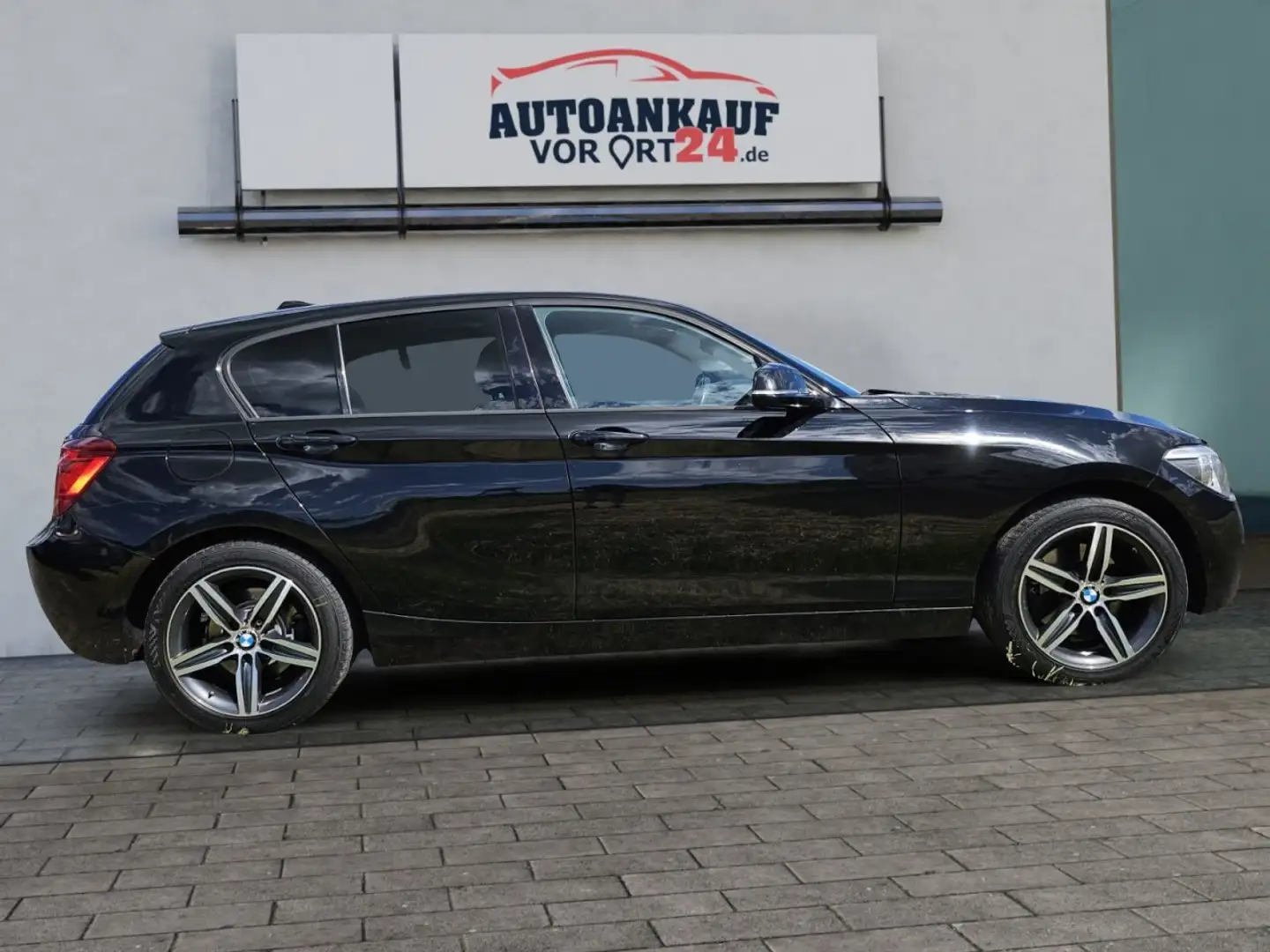 BMW 125 d*Leder*e.GSD*Bi-Xenon*Haman-Cardon*PDC*BT* Klima Negru - 2