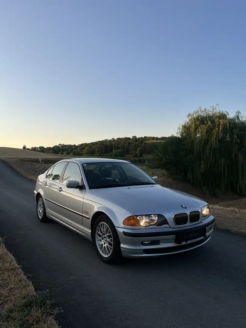 BMW 328 328i Sport-Edition Aut.Erstbesitz,46000km,Einmalig Silber - 2
