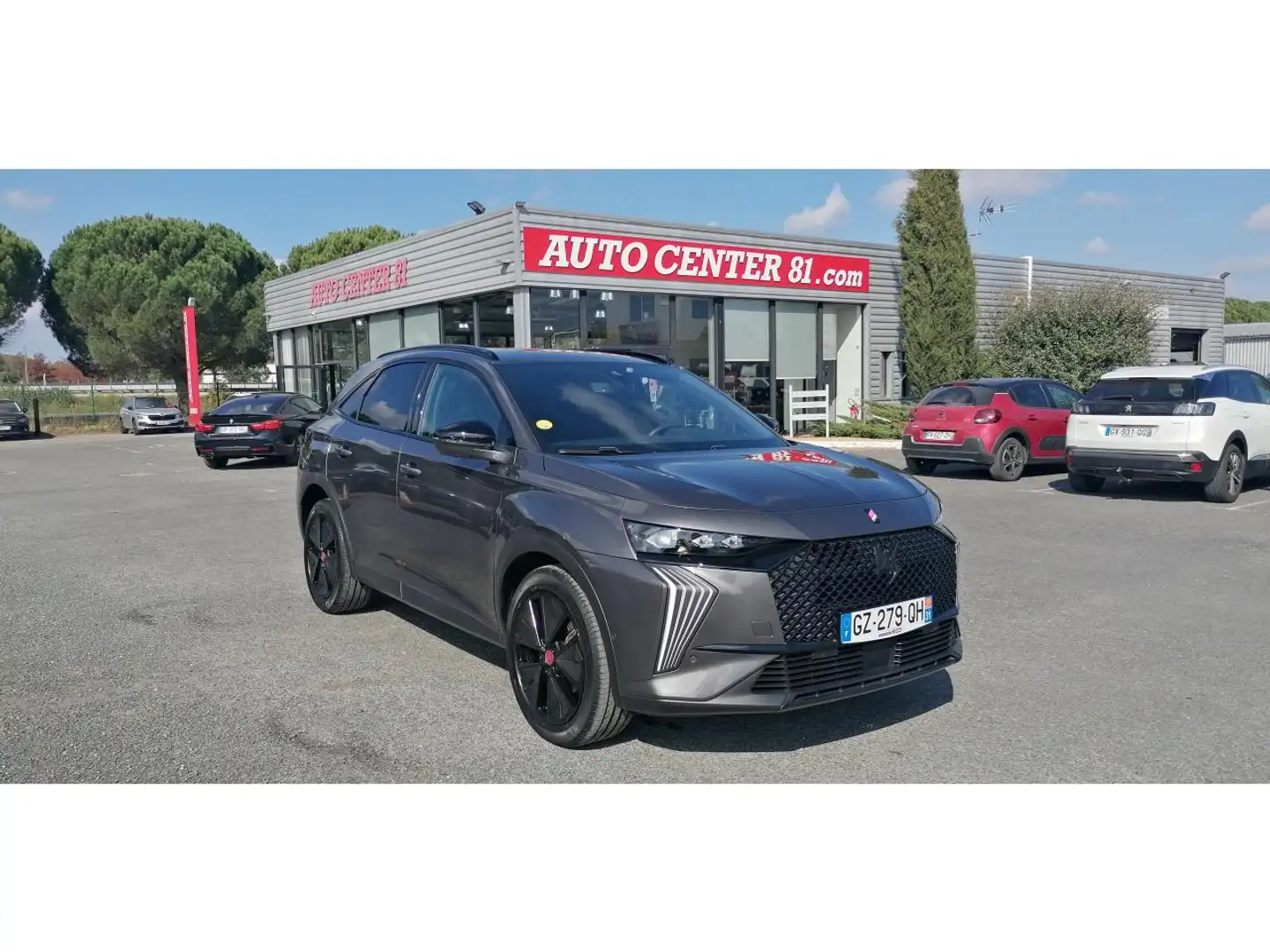 DS Automobiles DS 7 Crossback 1.5 BlueHDi 130 EAT8 Performance Line + Grau - 1