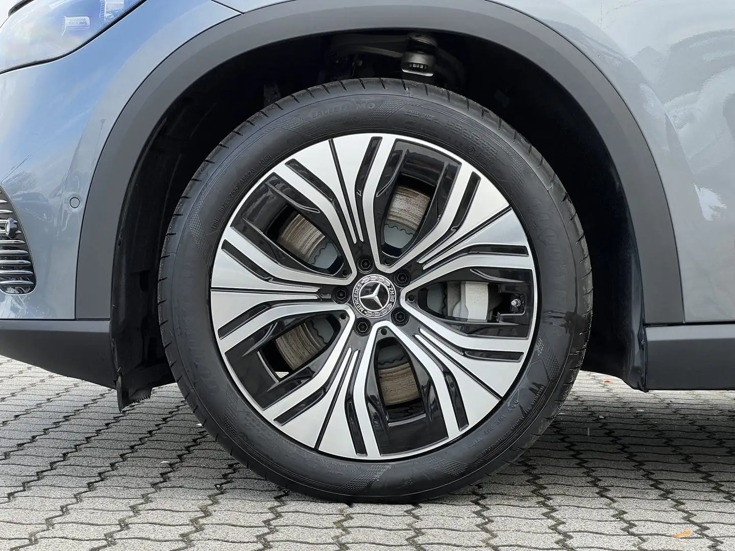 Mercedes-Benz EQE SUV EQE 300 SUV AHK+4xSHZ+22kW+360°+Service+Digi+20" Grau - 2