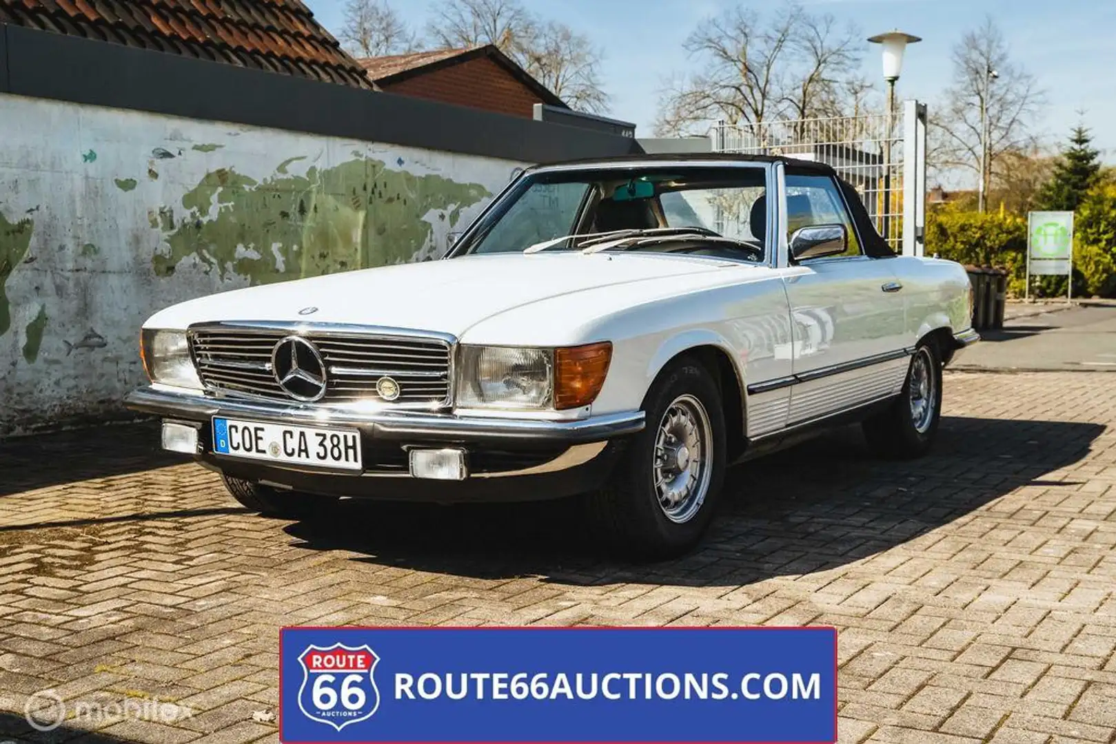 Mercedes-Benz SL 380 Cabriolet | Route 66 Auctions Blanc - 1