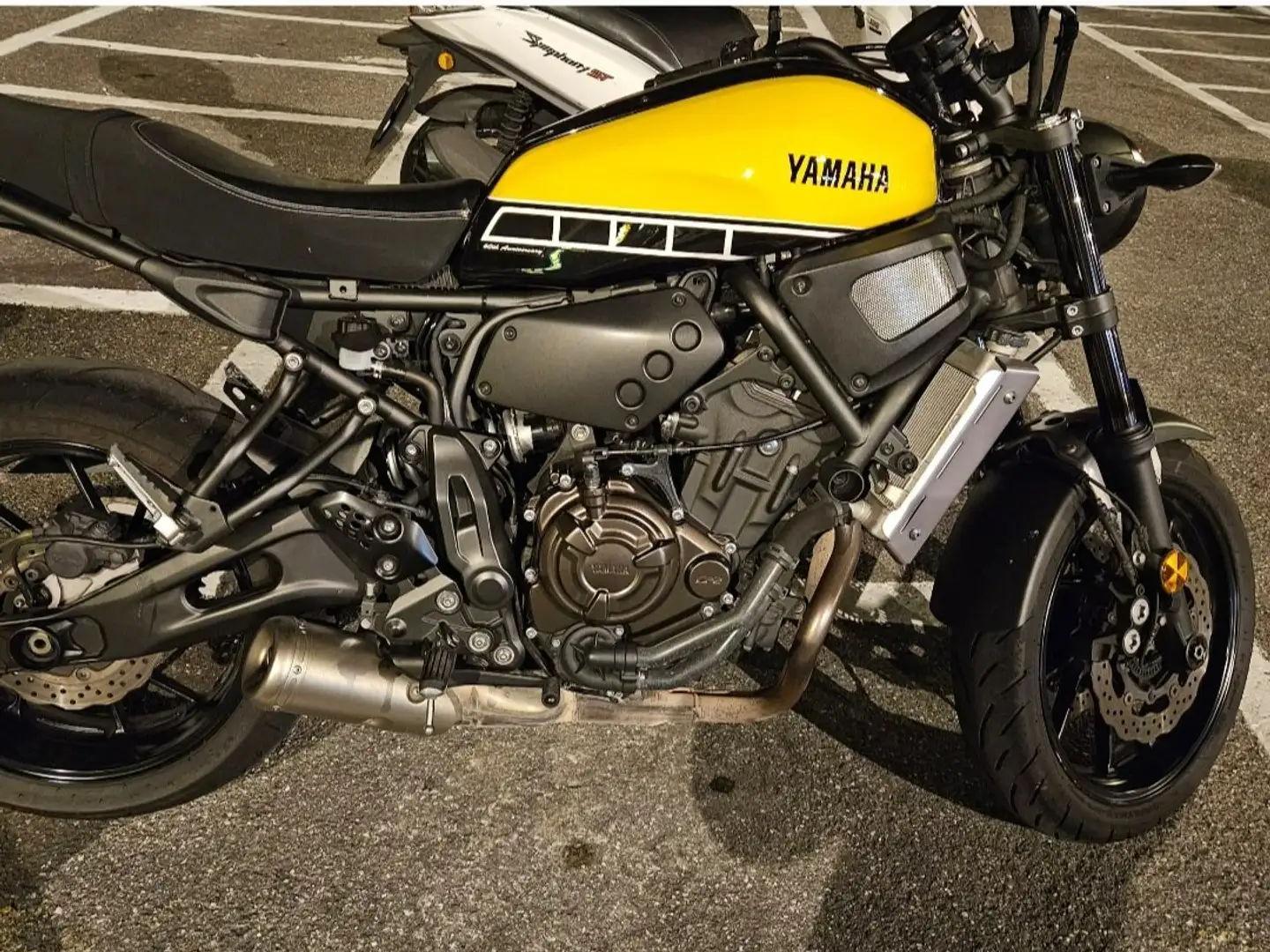 Yamaha XSR 700 Giallo - 1