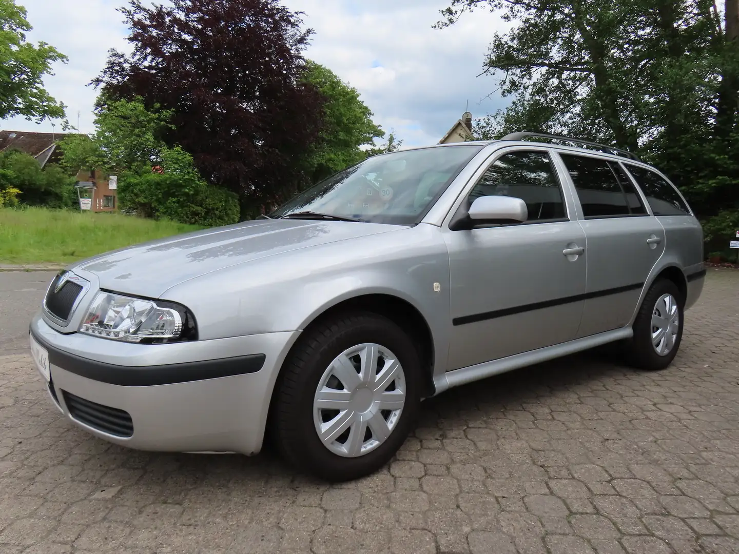 Skoda Octavia 1.6 Combi Family Edition *nur 131 TKM*2.Hand*Klima Plateado - 2