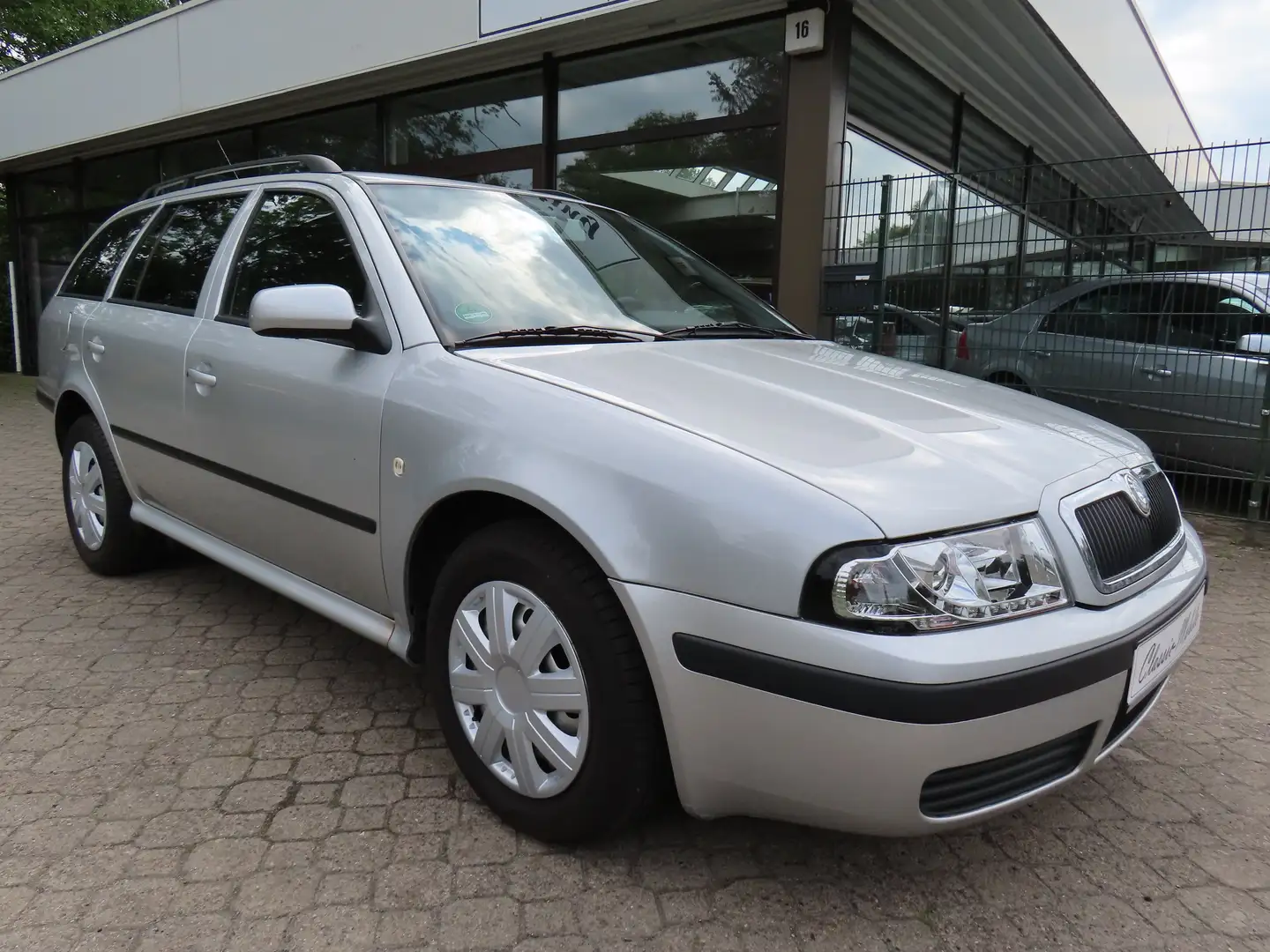 Skoda Octavia 1.6 Combi Family Edition *nur 131 TKM*2.Hand*Klima Plateado - 1