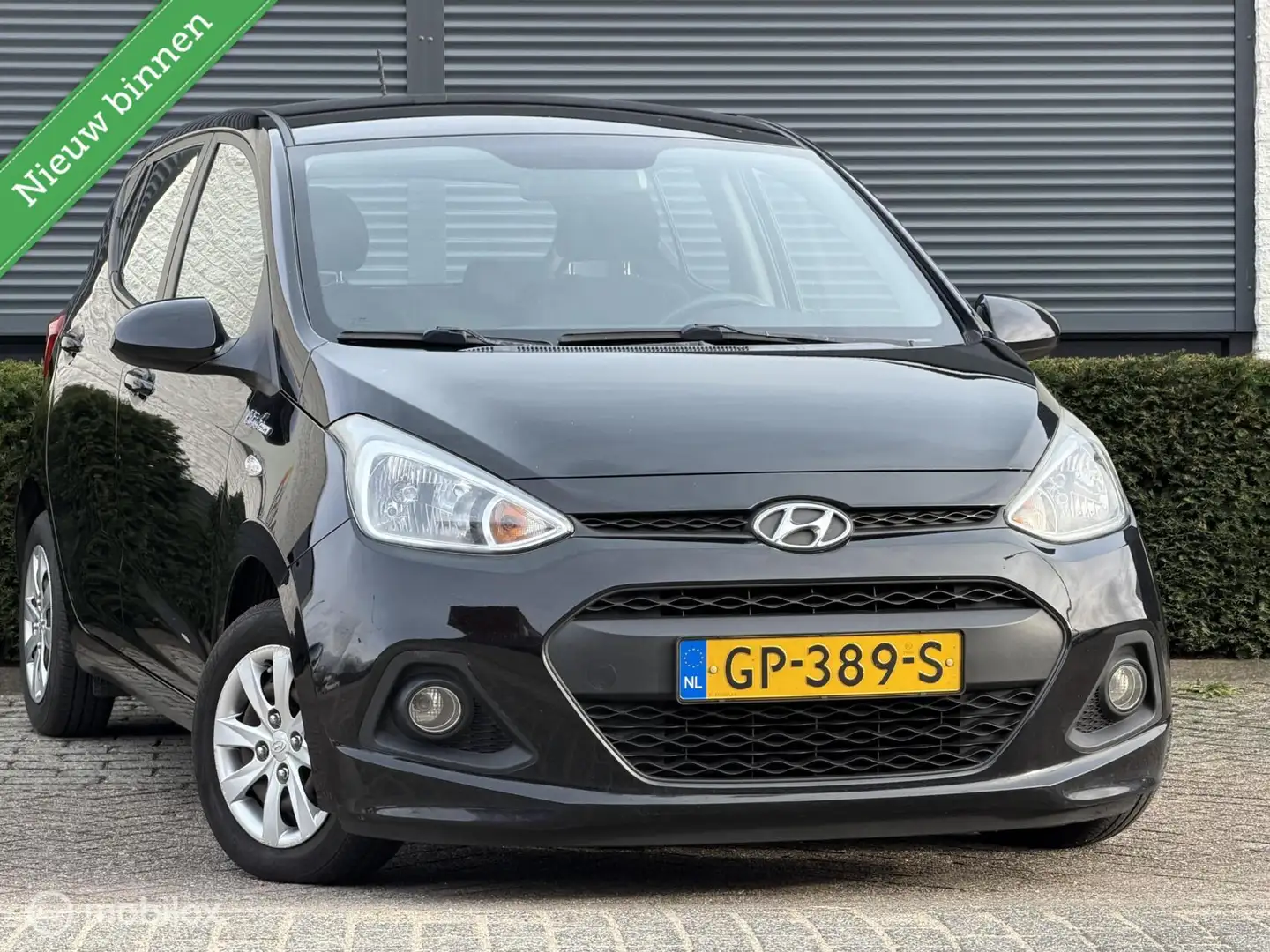 Hyundai i10 1.0i i-Motion Comfort|NAP|APK|ELEKPAKKET|AIRCO Zwart - 1