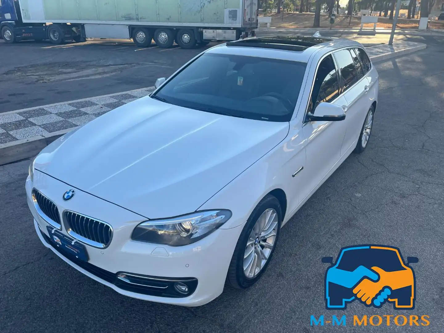 BMW 520 d xDrive Touring Luxury Aut.+Tetto Bianco - 2